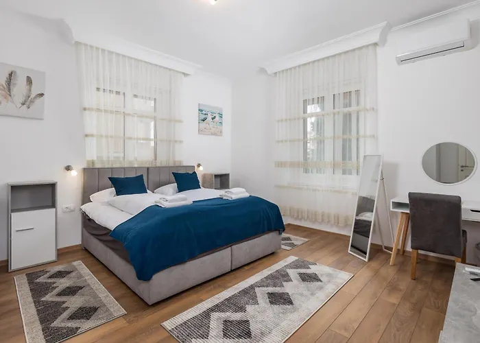 Amelia & Julia Apartments